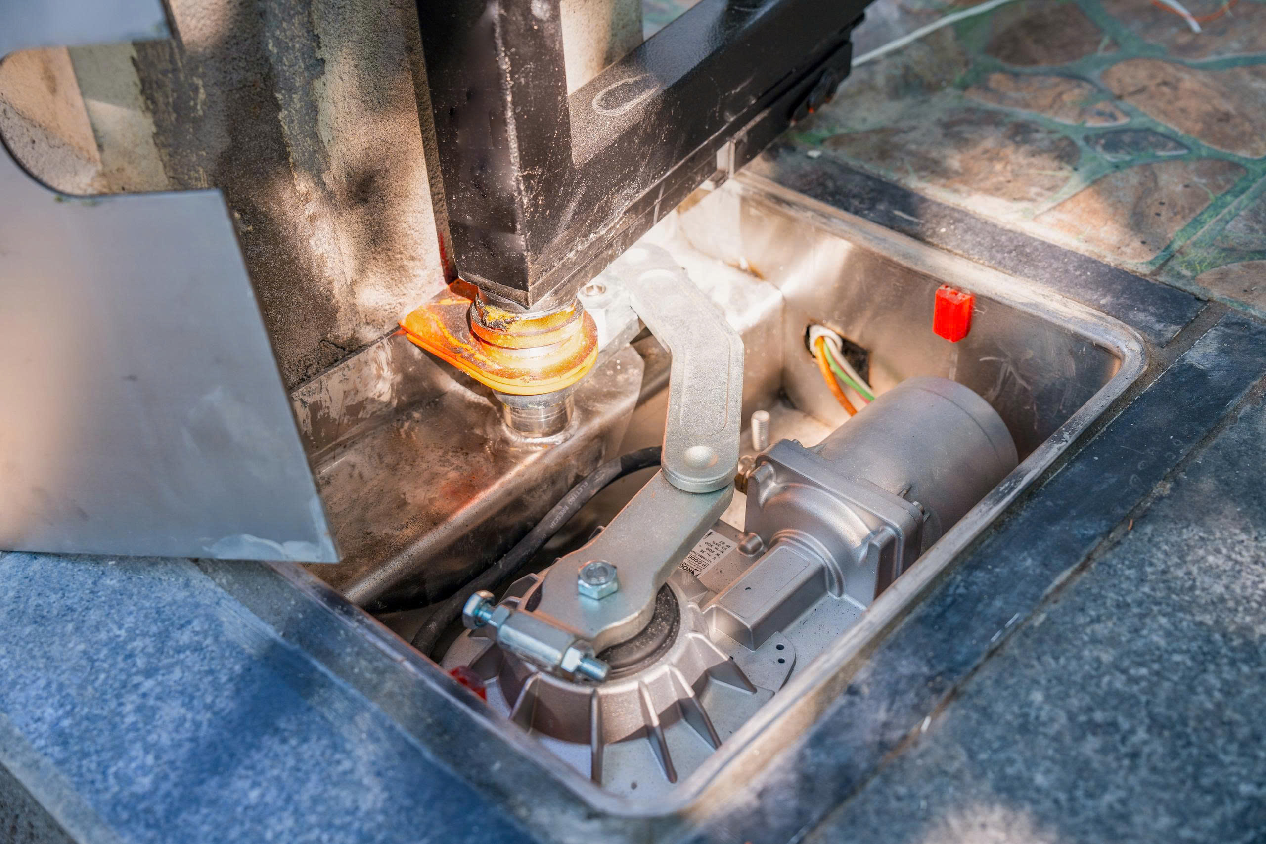 Motor cổng âm sàn