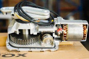 Mặt cắt motor cổng âm sàn trong hộp âm