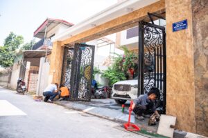 Mở nắp hộp âm kiểm tra