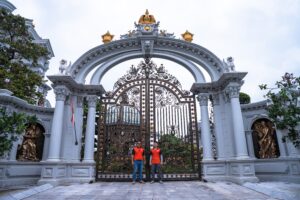 Cổng âm sàn Roger cho biệt thự