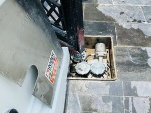 Cổng âm sàn có bị ngập nước không