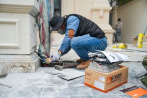 Lắp cổng âm sàn — đặt hộp âm trước khi đổ nền